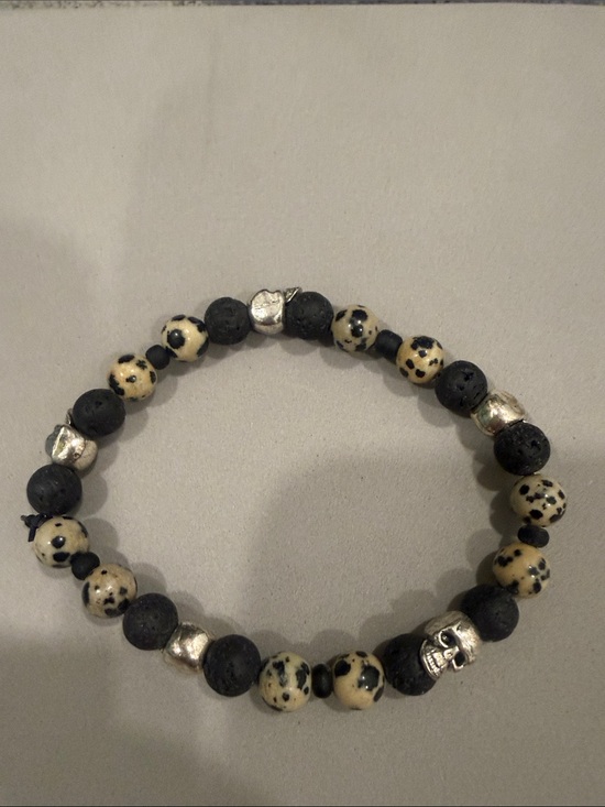 Jewelry - Beaded Black & Cream Skull Accent Stretch Bracelet